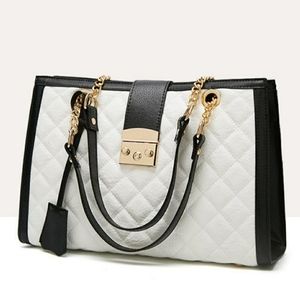 BLACK AND WHITE HANDBAG WITH GOLD CHAIN STRAPS (KELOLADS) BRAND SIZE 35'…